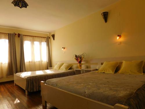 2 double beds, 1 twin bed