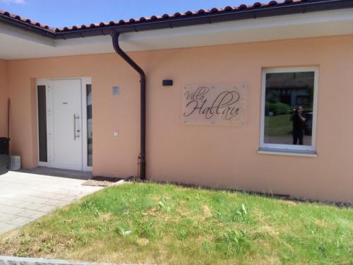 Vchod, Bed and Breakfast Villa Hallau in Hallau