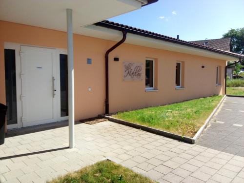 Vchod, Bed and Breakfast Villa Hallau in Hallau