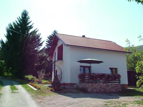  Apartment Golden Pine, Pension in Korenica bei Bunić