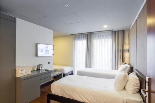 Terrace Suites Golden Horn Terrace Suites Istanbul is conveniently located in the popular Beyoglu area. Featuring a satisfying list of amenities, guests will find their stay at the property a comfortable one. Service-minded sta