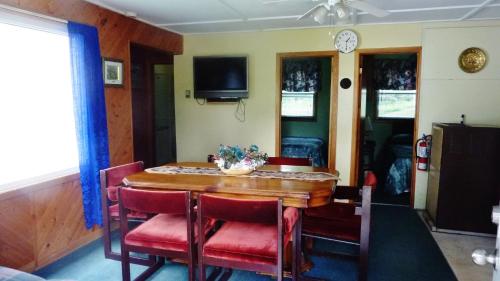 Silver Springs Cottage Resort in Highland Grove (ON)