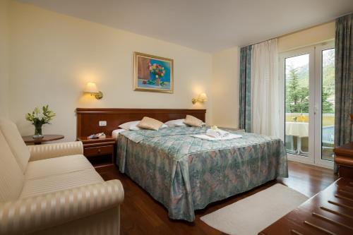 Comfort Double Room with Balcony and Side Sea View