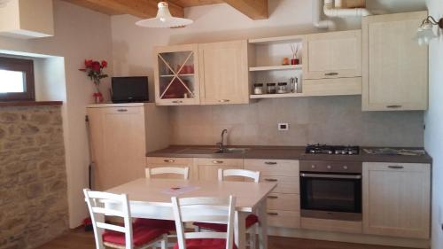 廚房, Agriturismo al Monte in 巴努戴羅曼格那