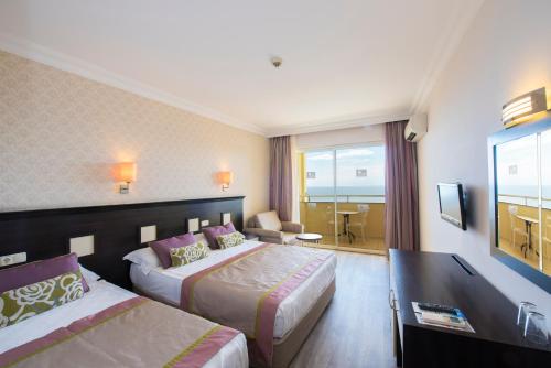 Double or Twin Room with Partial Sea View