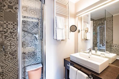Retro Design Hotel Room Type - Small Double Room