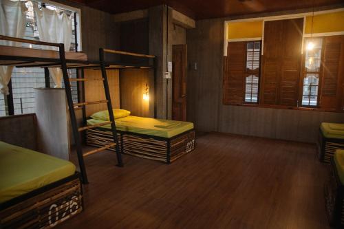 1 bunk bed