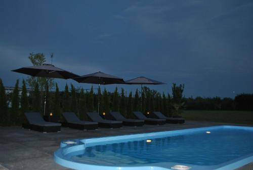 Peldbaseins, Ferienhaus Relax in Wettin-Lobejun