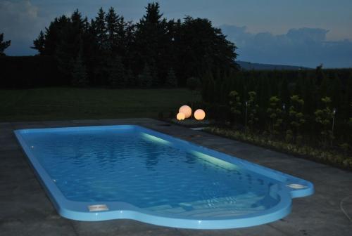 Peldbaseins, Ferienhaus Relax in Wettin-Lobejun