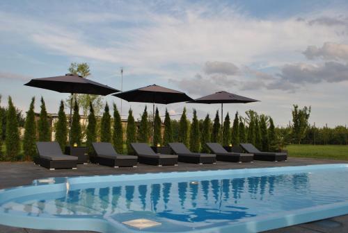 Peldbaseins, Ferienhaus Relax in Wettin-Lobejun