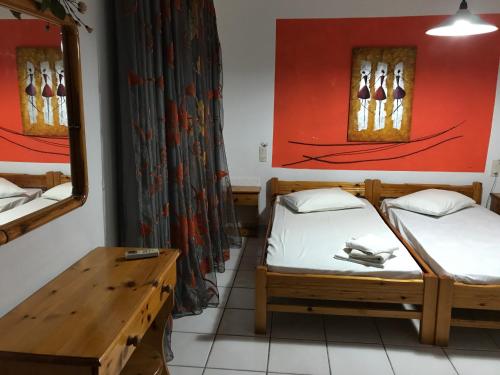Tholos Rooms