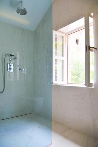 Beachfront Villa Perast - image 12
