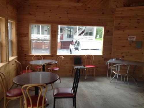 酒吧/高級酒吧, 北峰汽車旅館 (Northern Peaks Motor Inn) in 戈勒姆