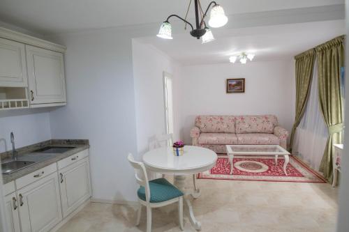 Deluxe Apartment image 10