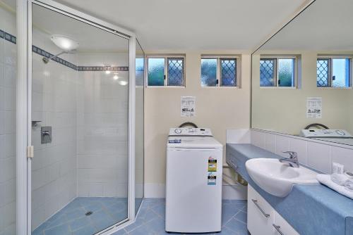 One-Bedroom Apartment with Kitchenette image 1