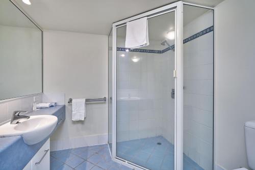 One-Bedroom Apartment image 3