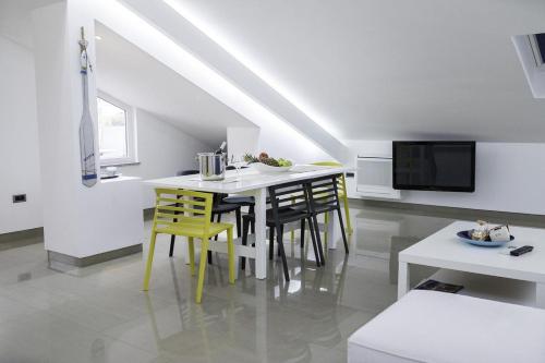 Apartments by the sea Palit Rab - 13990 - image 8