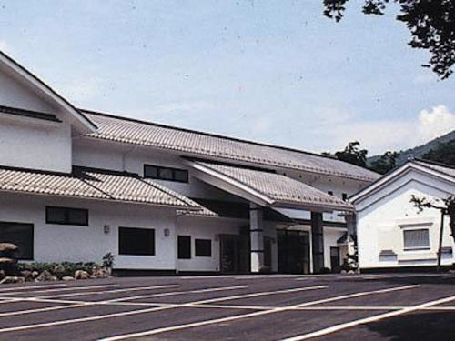 Yanagiya Located in Kofu / Isawa Onsen, Yanagiya is a perfect starting point from which to explore Yamanashi. The hotel offers a wide range of amenities and perks to ensure you have a great time. To be found a