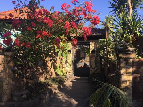 Sissepääs, Kputra Homestay in Amed