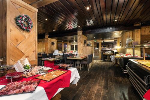 Food and beverages, Madame Vacances Hotel & Spa Le Mottaret in Meribel