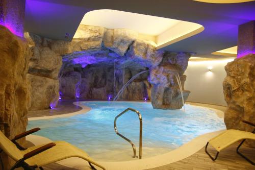DubaiVillage – Camposano, CO