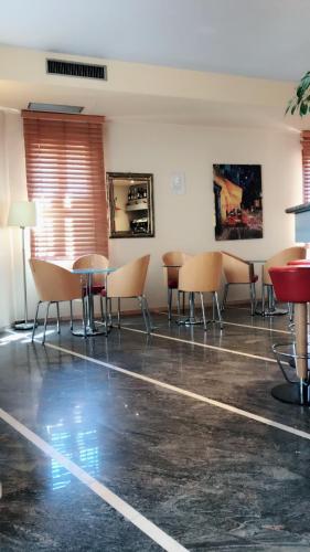 Hotel Maxim - image 3