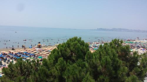 M&I Beach Apartment with Sea View