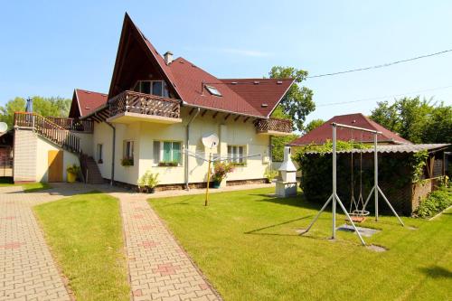 Zsuzsanna Apartmanház Balatonfenyves 