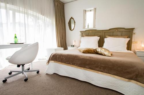 3 twin beds