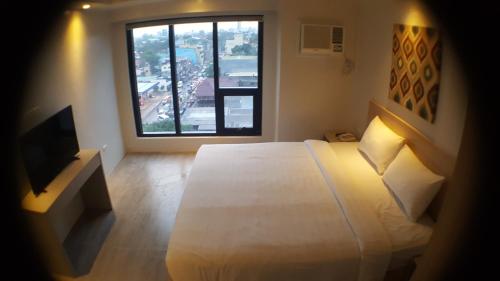 room detail thumbnail 2