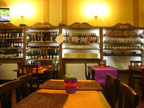 Ресторан, Locanda Dei Baroni - Antica Dimora in Серравалле Скрівіа