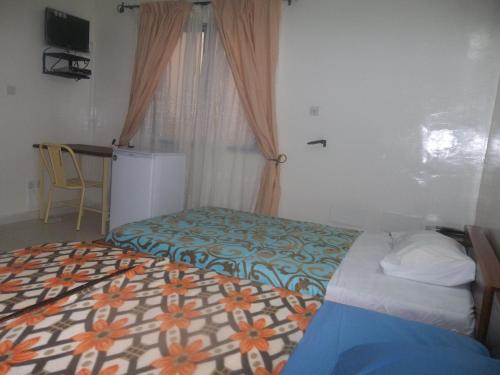 Deluxe Double or Twin Room image 3