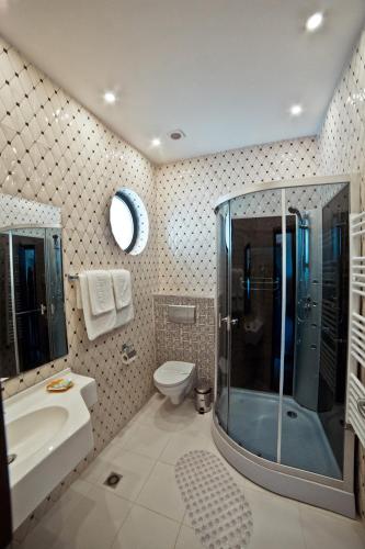 Hotel Evergreen - image 2