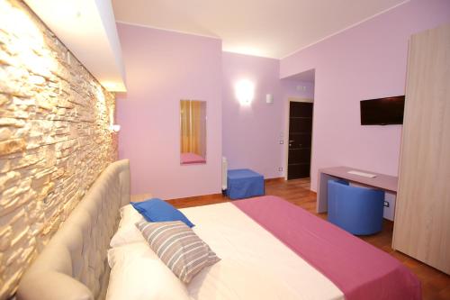 Deluxe Double Room with Extra Bed image 6