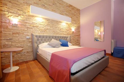 Deluxe Double Room with Extra Bed image 7