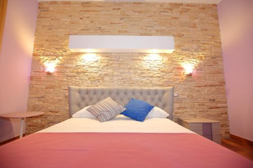 Deluxe Double Room with Extra Bed image 5