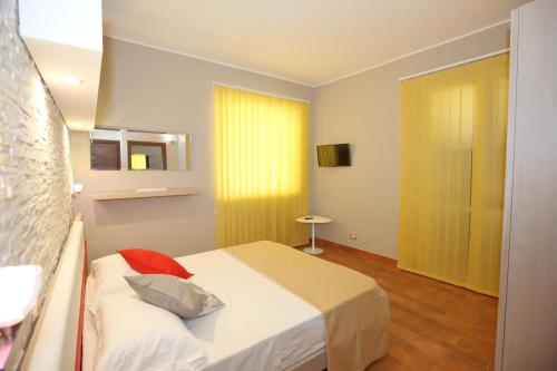 Deluxe Triple Room with Sea View image 4