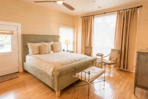 107345659 Harbor House Inn