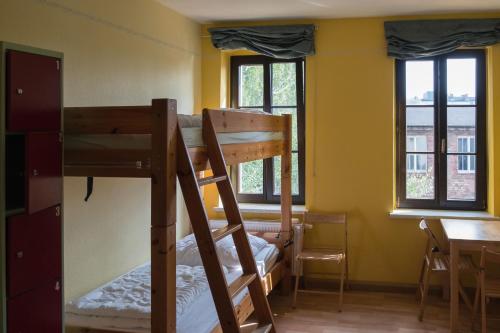 1 bunk bed