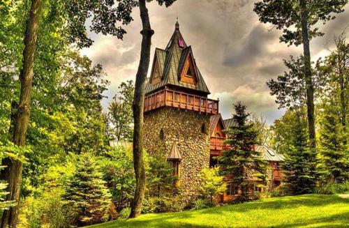 Landoll's Mohican Castle