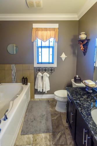 Queen Suite with Balcony and Vineyard View