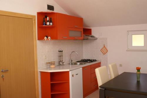 Apartments with a parking space Bol Brac - 2899 - image 7