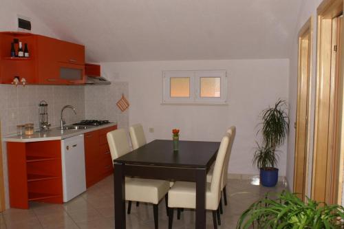Apartments with a parking space Bol Brac - 2899 - image 8