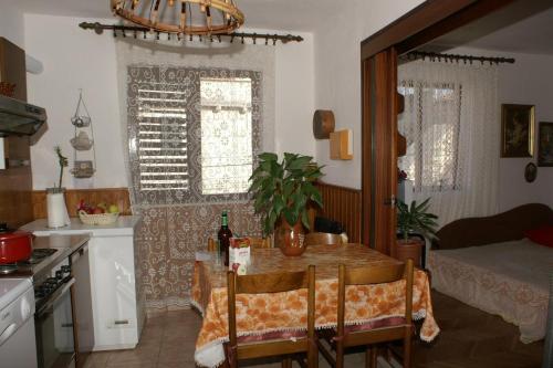 Apartments by the sea Sutivan Brac - 2849 - image 8