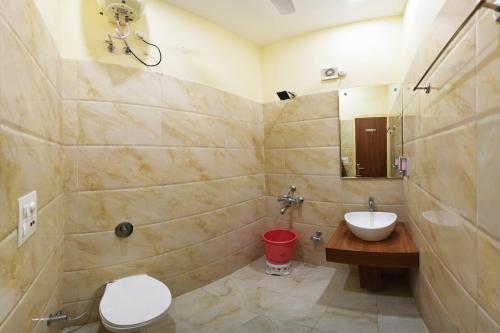 room detail thumbnail 2