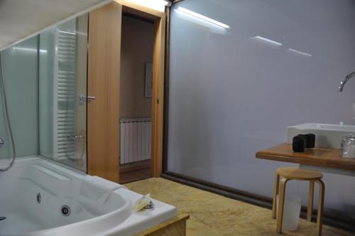 Habitación Doble con bañera - 2 camas Posada Real La Carteria 6