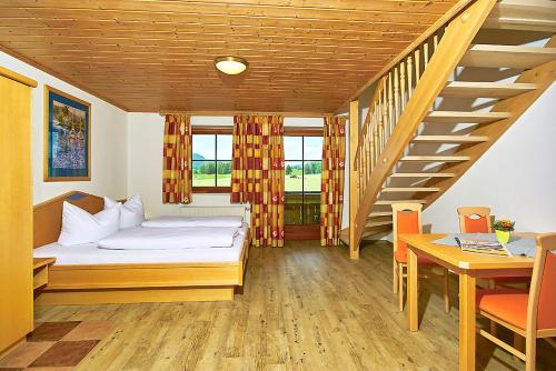 Landhotel Wiesbauer 2.5km von Weißensee entfernt