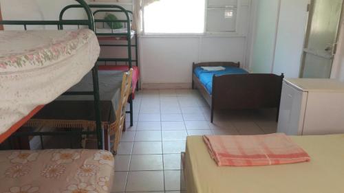 1 queen bed, 1 twin bed, 2 bunk beds