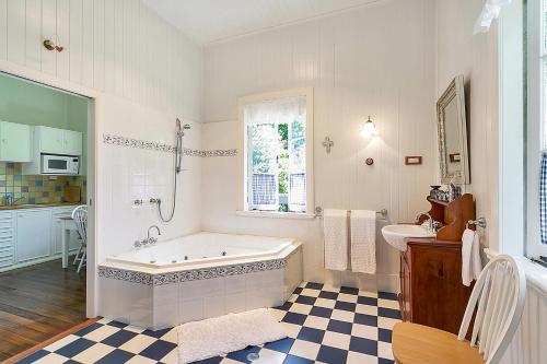 The Church in เอเธอร์ตัน เทเบิลแลนด์