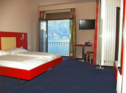 Panorama Triple Room with Balcony and Lake View